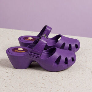 NWOB Orchids Little Girls 2.5" heel 1.5" Platform Clogs 8.75" heel to toe size 5